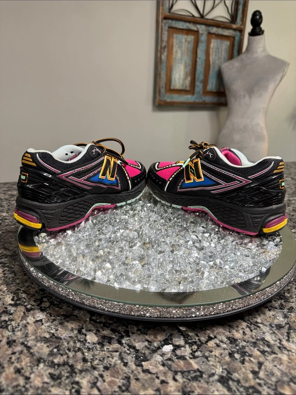 New Balance mock 1906R Neon nights Athletic Sneakers M6 W 7.5 EUC - Picture 10 of 16